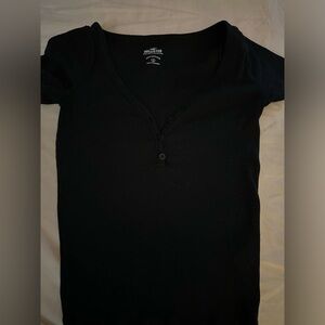 Black top with 3 buttons